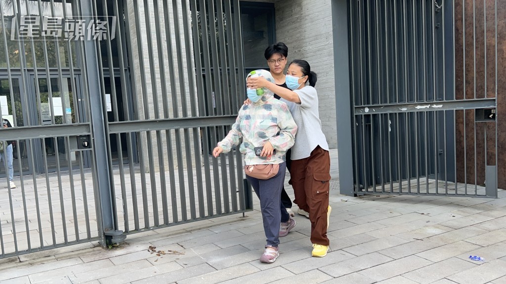 死者親屬認屍後離開。蔡楚輝攝