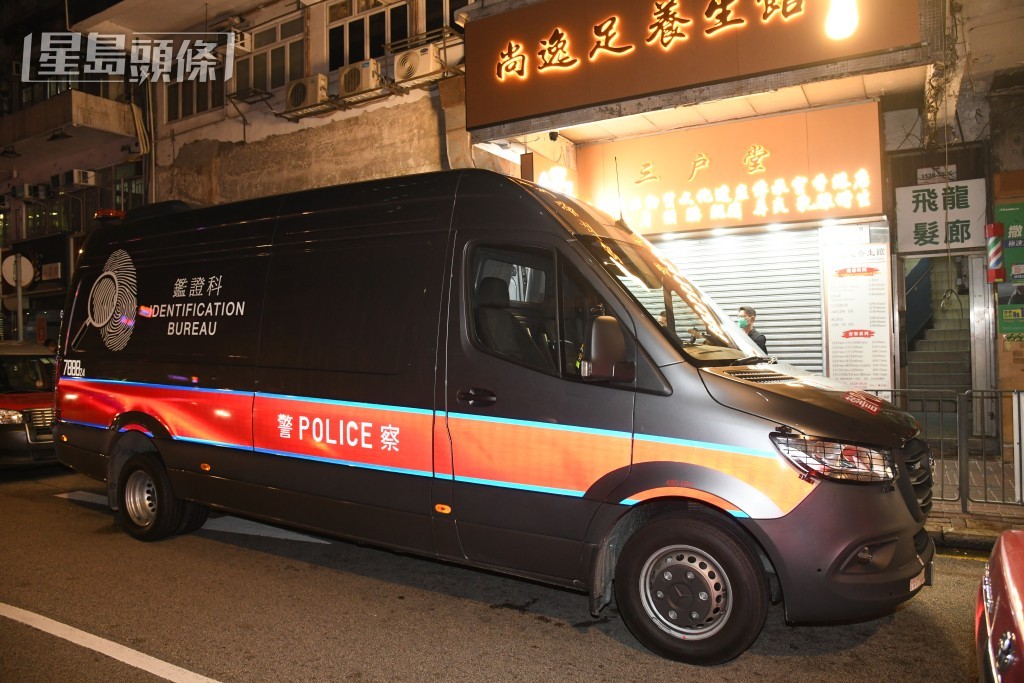 流動鑑證車到場。 流動鑑證車到場。