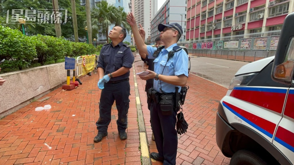 警員不排除涉事貓隻由高處墮下致死。 警員不排除涉事貓隻由高處墮下致死。