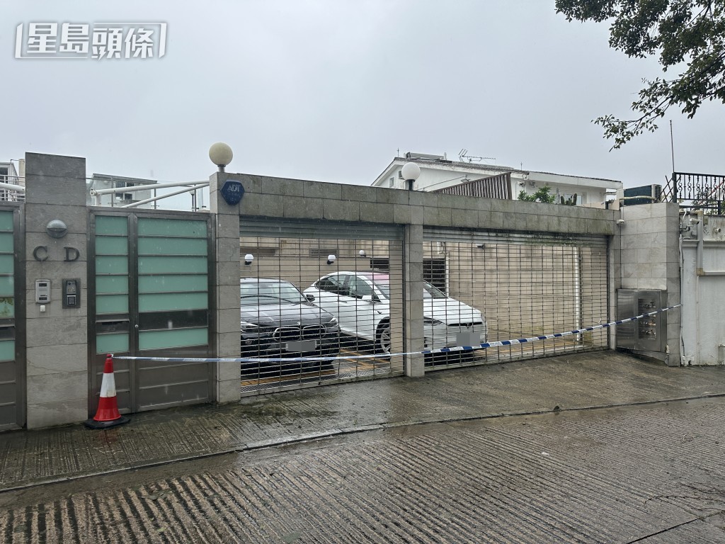 警方在大屋拉起封锁线。梁国峰摄