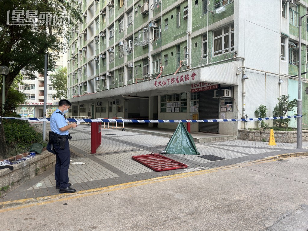 警方用帳篷遮蔽遺體。梁國峰攝 警方用帳篷遮蔽遺體。梁國峰攝