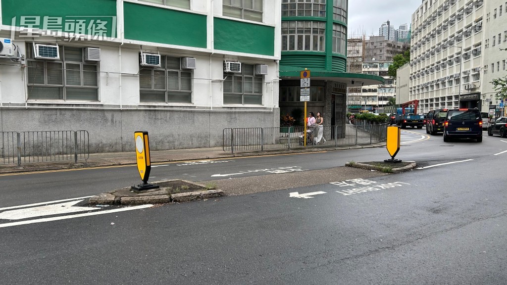 現場是學校對開。