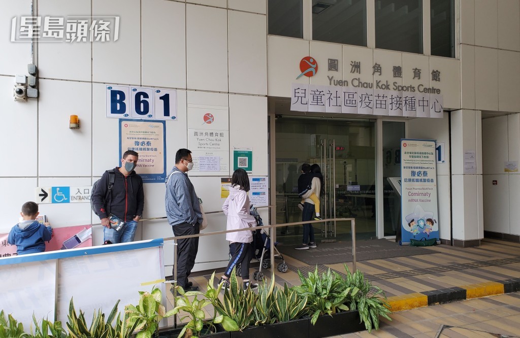 關日華又提到今年呼吸道病毒百花齊花,直言現在是「三疫」,甚至是很多病毒夾擊。資料圖片 關日華又提到今年呼吸道病毒百花齊花,直言現在是「三疫」,甚至是很多病毒夾擊。資料圖片