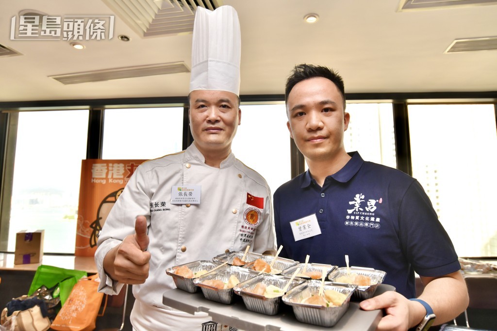 業昌食品有限公司執行董事曾業全(右),希望借此機會推廣順德風味美食。 業昌食品有限公司執行董事曾業全(右),希望借此機會推廣順德風味美食。