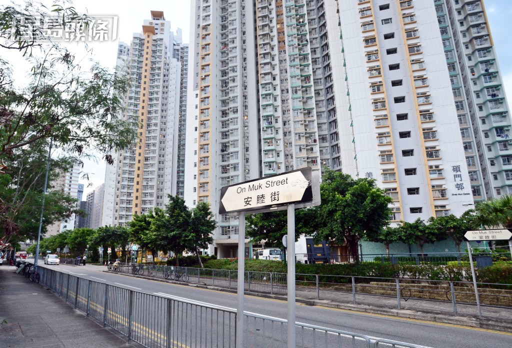 背山面河的碩門邨毗鄰港鐵屯馬線石門站。資料圖片 背山面河的碩門邨毗鄰港鐵屯馬線石門站。資料圖片