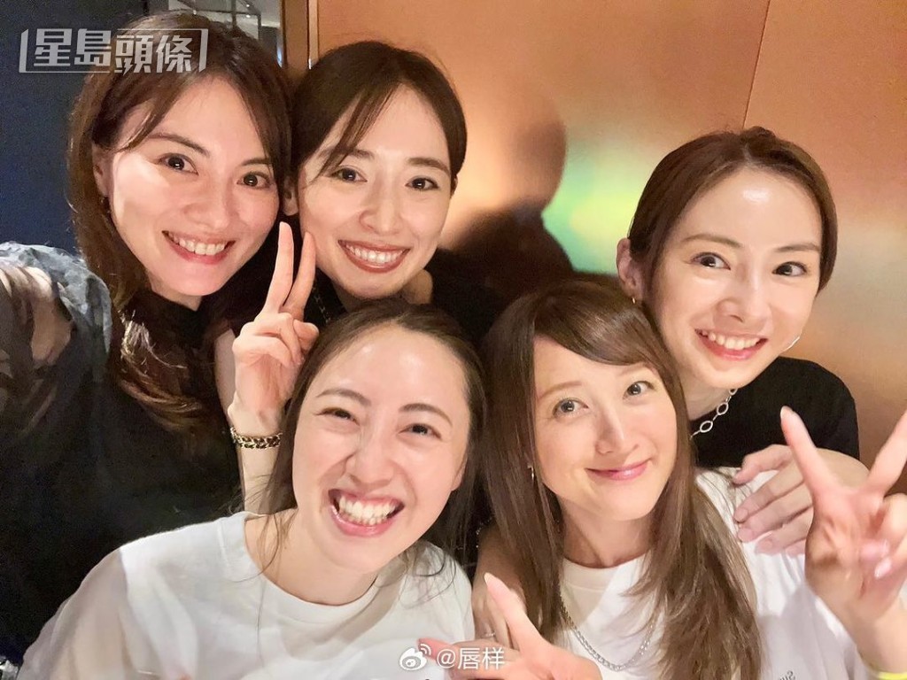 小松彩夏曾與北川景子等人合作演出真人版《美少女戰士》。 小松彩夏曾與北川景子等人合作演出真人版《美少女戰士》。