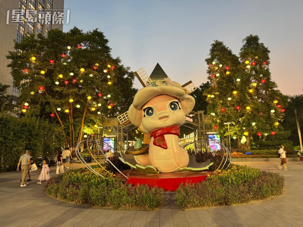 荷兰花卉小镇开放至晚上9时,可于晚饭后来散步打卡。(图片来源:《亲子王》) 荷兰花卉小镇开放至晚上9时,可于晚饭后来散步打卡。(图片来源:《亲子王》)