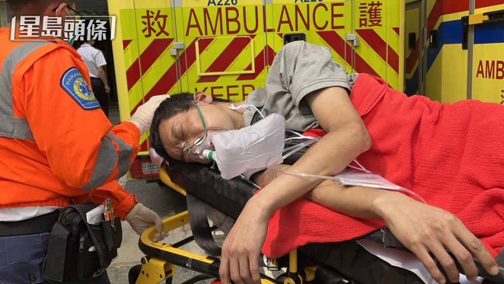 佐敦道華豐大廈多名傷者由救護員送院。蔡楚輝攝