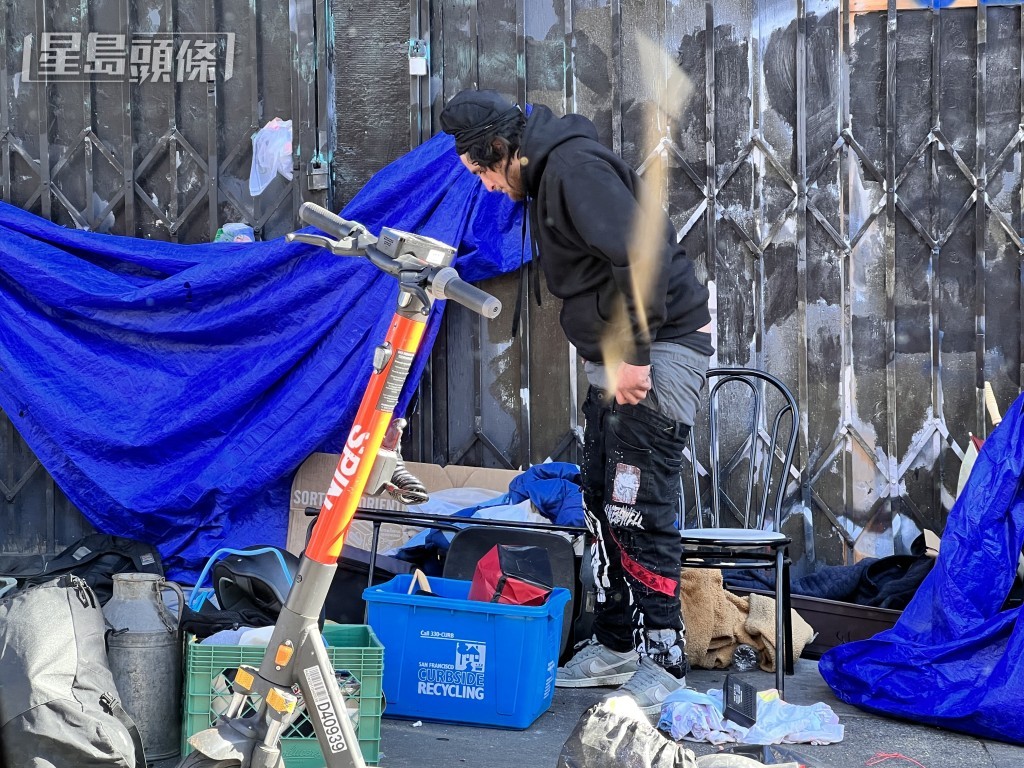 莫斯孔尼会展中心附近不少无家者聚集。郭咏欣摄