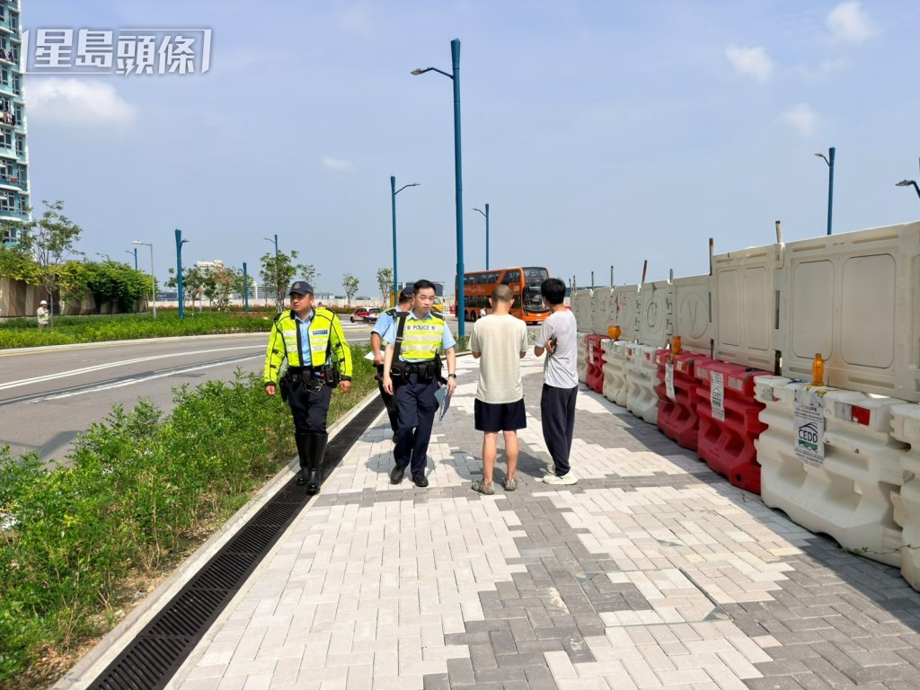私家車司機和乘客沒有受傷。 私家車司機和乘客沒有受傷。