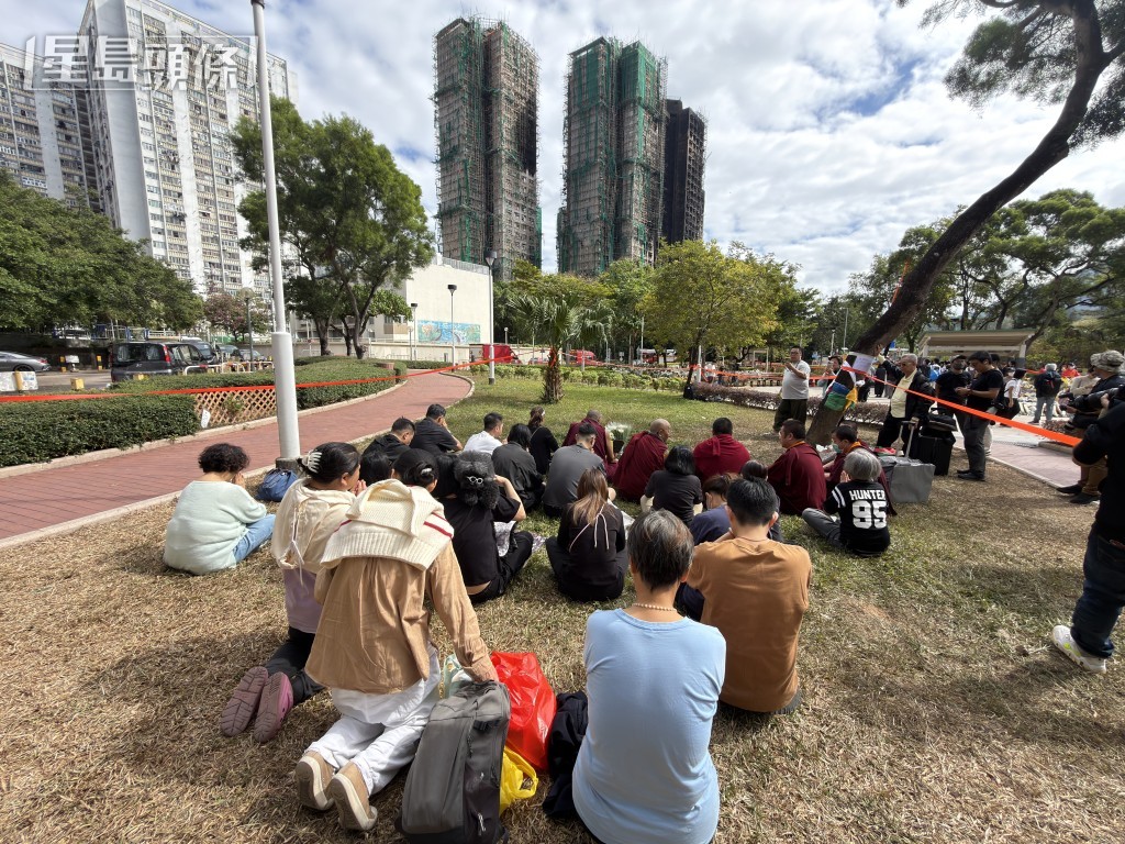 今早喇嘛團體在廣福休憩處超度亡魂。梁國峰攝 今早喇嘛團體在廣福休憩處超度亡魂。梁國峰攝