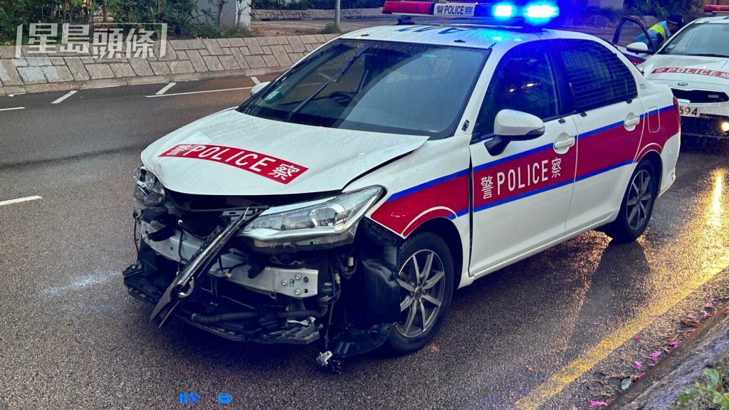 警车车头泵把飞脱。蔡楚辉摄 警车车头泵把飞脱。蔡楚辉摄