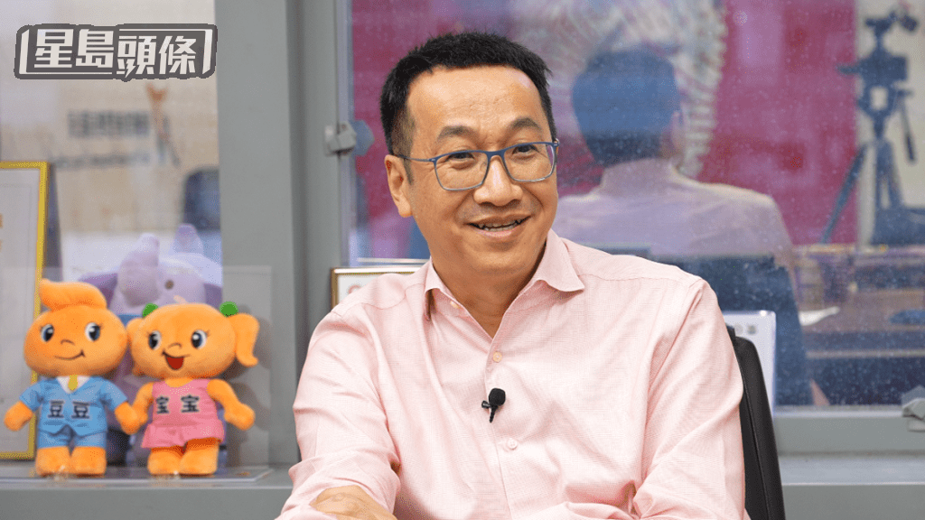 著名基金經理黃國英表示，AI仍是今年一大投資主題，但相信市場口味會由AI大模型及軟件股，轉為機械人產業、無人駕駛等。