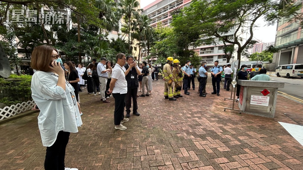 警方及消防在場處理事件。 警方及消防在場處理事件。