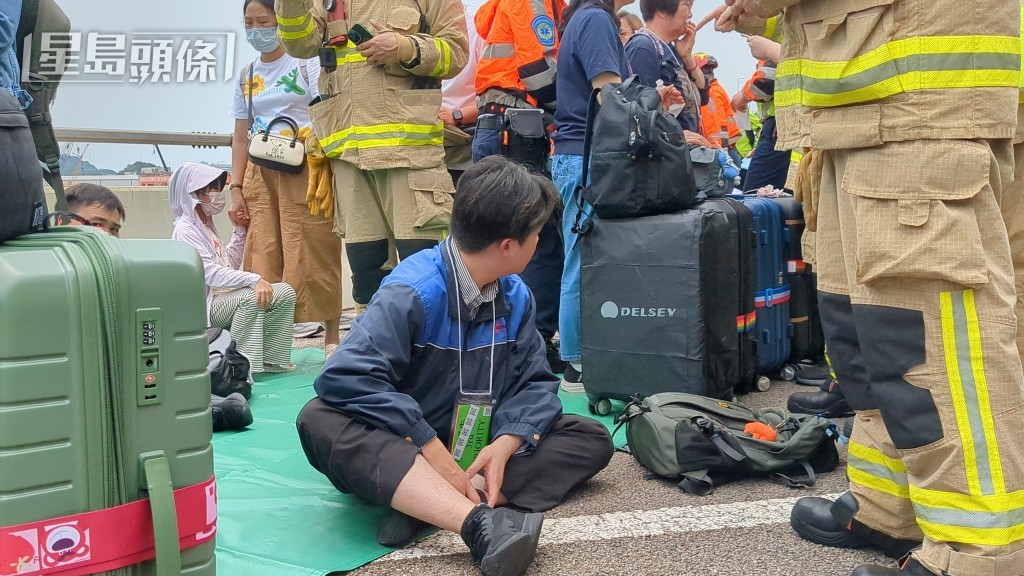 傷者分流送院治理。蔡楚輝攝 傷者分流送院治理。蔡楚輝攝
