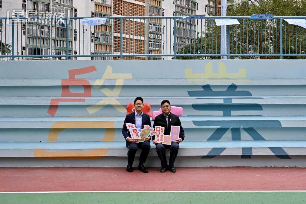 左起：房屋署屋宇保養測量師（策略項目一）譚國桁、房屋署房屋事務經理（東九龍一）陳偉成。