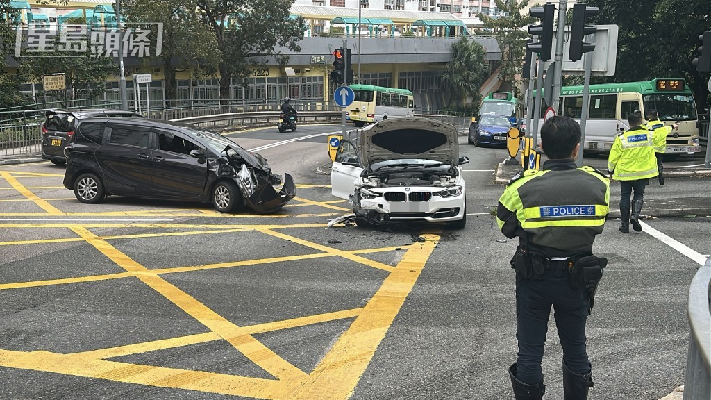 寶馬與黑色私家車相撞。劉漢權攝