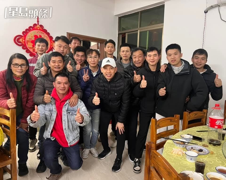 巫偉傑先後宴請沙田馬房和從化馬房 (圖) 一眾員工晚餐。 巫偉傑先後宴請沙田馬房和從化馬房 (圖) 一眾員工晚餐。