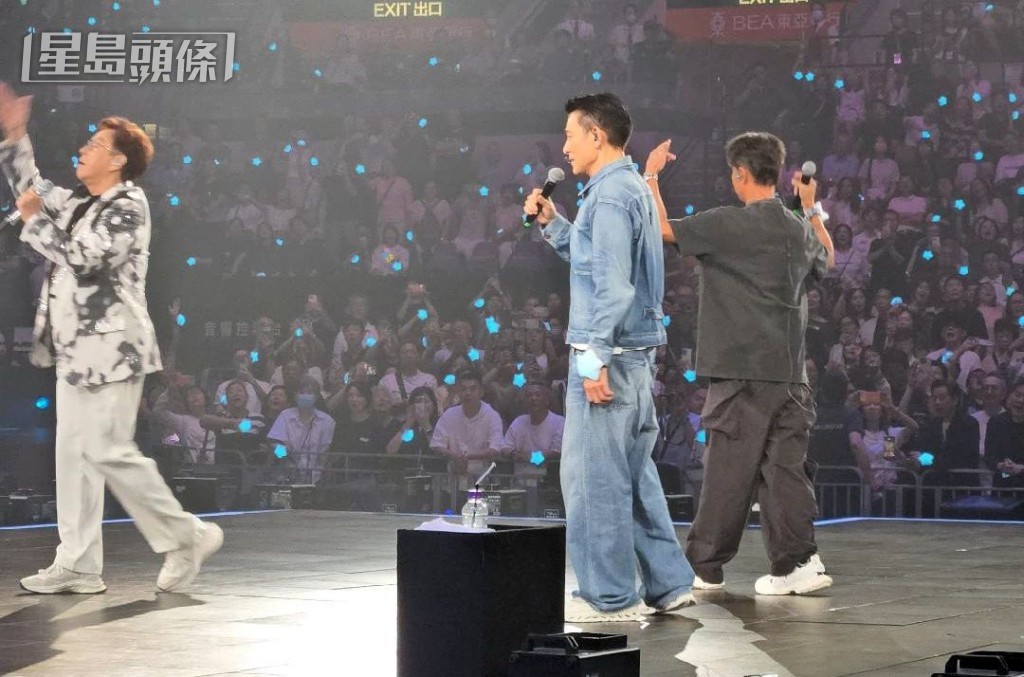 3人合唱《我在意》。