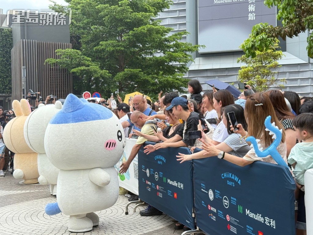多名粉絲到場觀展,與角色互動。曹露尹攝 多名粉絲到場觀展,與角色互動。曹露尹攝