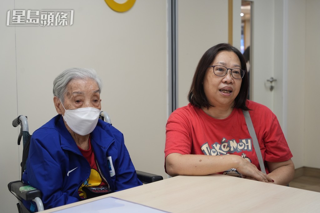 102歲區婆婆與照顧者盧小姐。吳艷玲攝 102歲區婆婆與照顧者盧小姐。吳艷玲攝