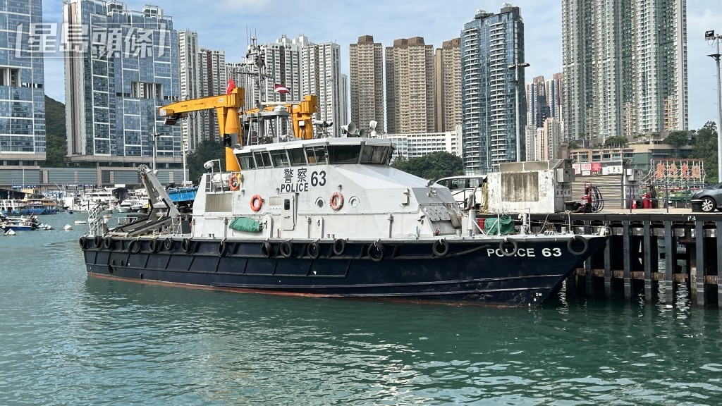 屍體被送到香港仔水警基地作進一步調查。蔡楚輝攝 屍體被送到香港仔水警基地作進一步調查。蔡楚輝攝