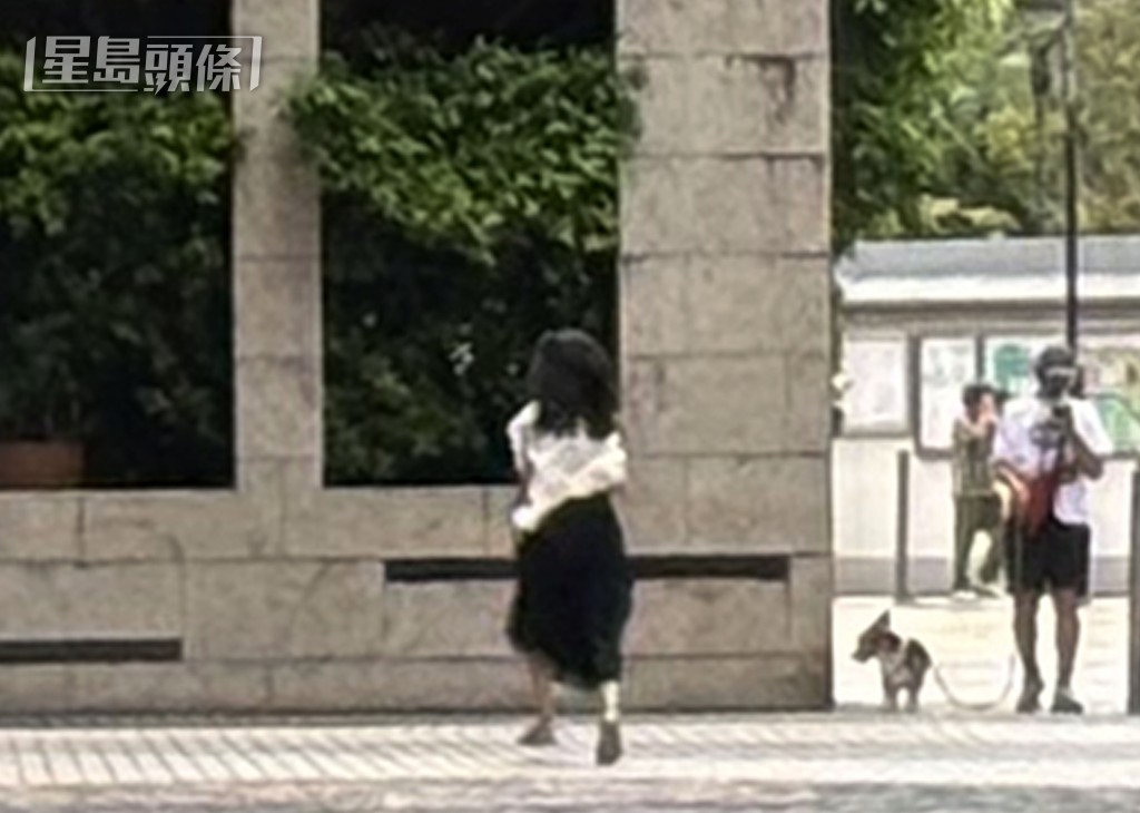 被告劉碧璇（黑裙）獲准以簽保守行為方式處理案件。陳子豪攝