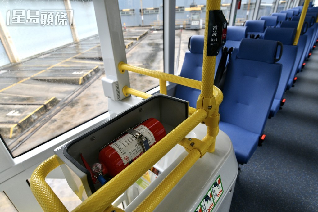 車上採用LED照明，車頂亦裝了太陽能板供通風設備使用。盧江球攝