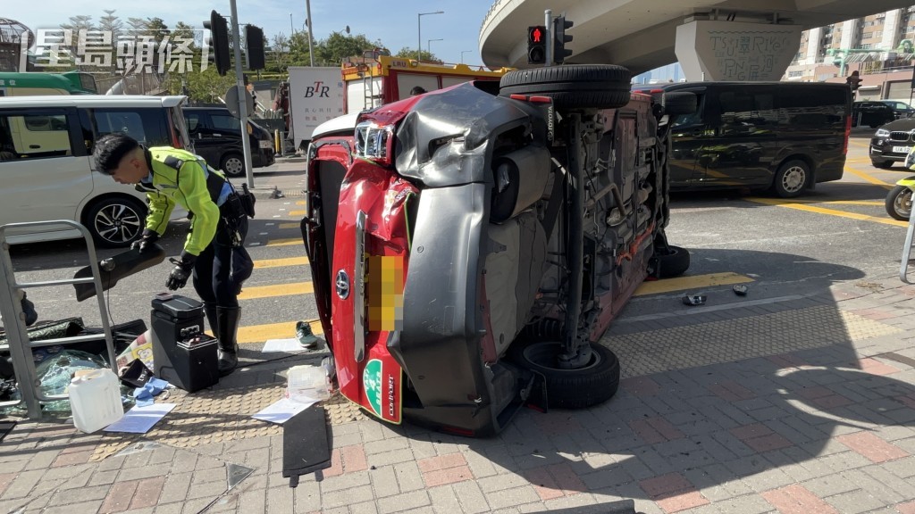 雜物散落一地。