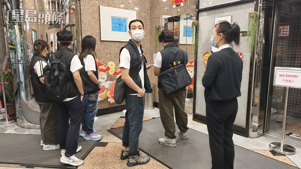 大批警員趕到現場。徐裕民攝 大批警員趕到現場。徐裕民攝