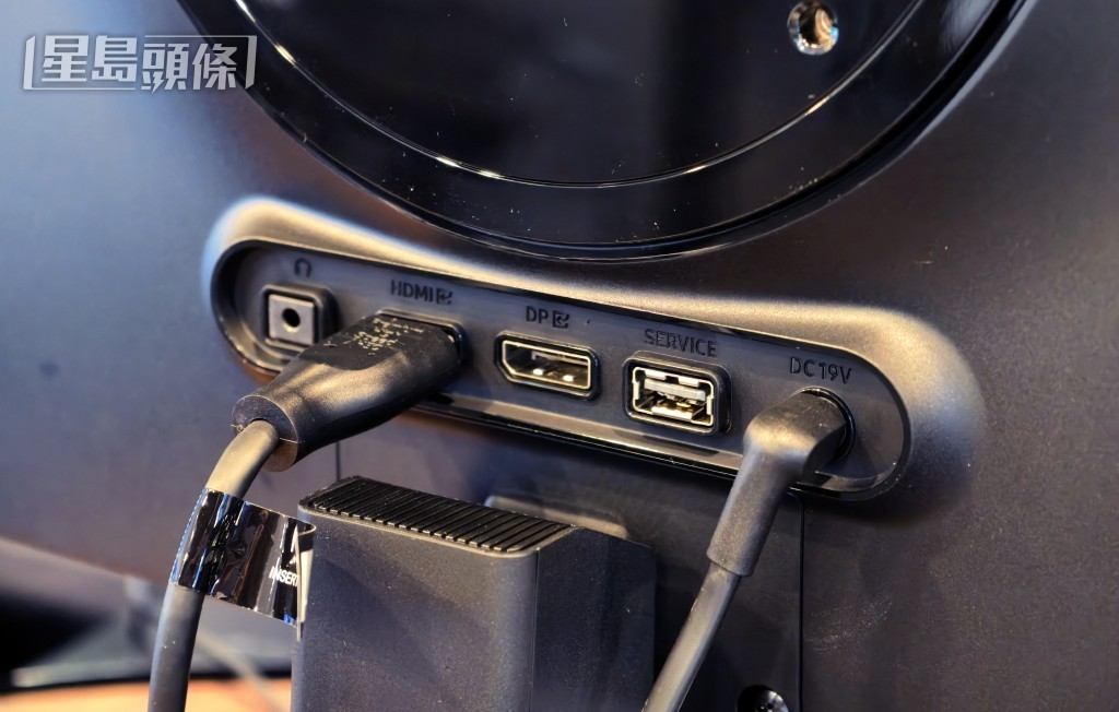 Odyssey OLED G5机背提供HDMI 2.0、Display Port 1.2及3.5耳机插口。