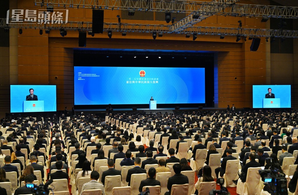 李家超在致詞時提到為火災成立的獨立委員會，成員會包括有經驗的專業人士，可要求包括擁有調查權力在內的部門，協助委員會工作。