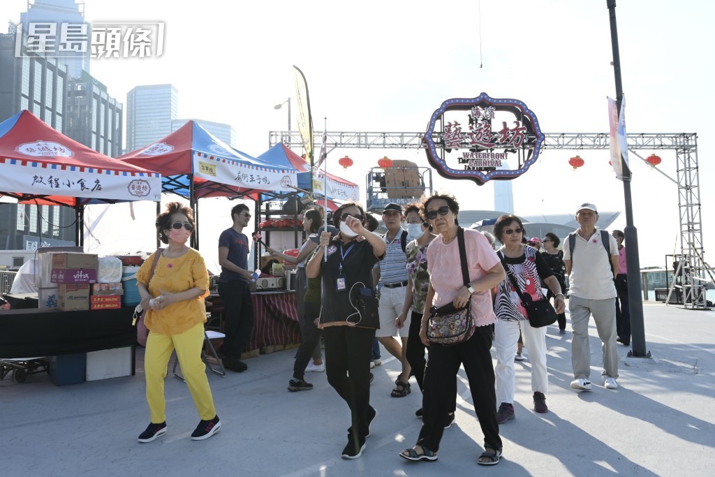灣仔的「海濱藝遊坊」夜市已於下午3時開幕。褚樂琪攝 灣仔的「海濱藝遊坊」夜市已於下午3時開幕。褚樂琪攝
