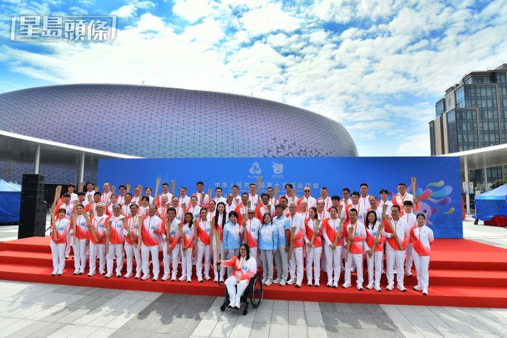 一眾火炬手一起大合照。盧江球攝 一眾火炬手一起大合照。盧江球攝