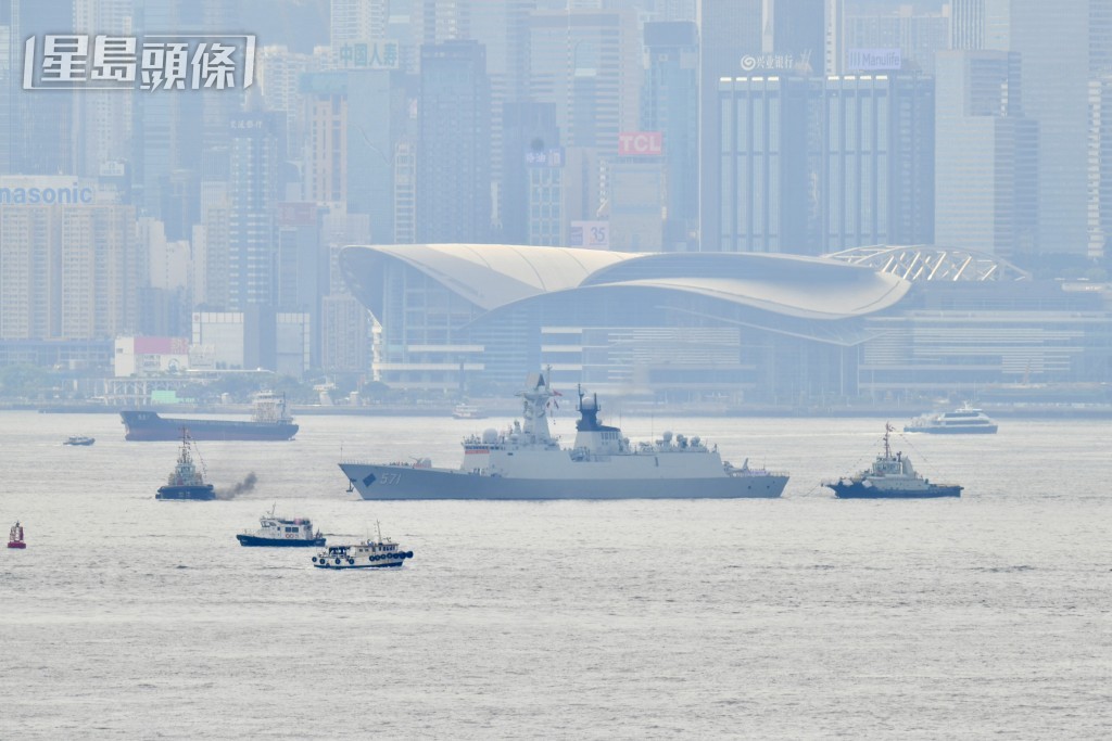山東艦航母編隊訪港。盧江球攝 山東艦航母編隊訪港。盧江球攝