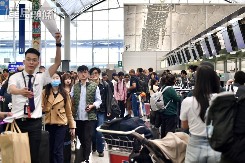 今個聖誕節及元旦假期，預計會有約1,152萬人次經各海、陸、空管制站進出香港。