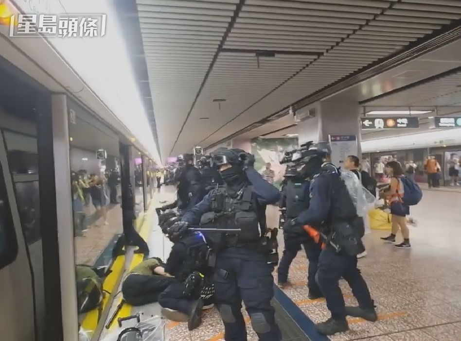 防暴警赶至现场。资料图片 防暴警赶至现场。资料图片
