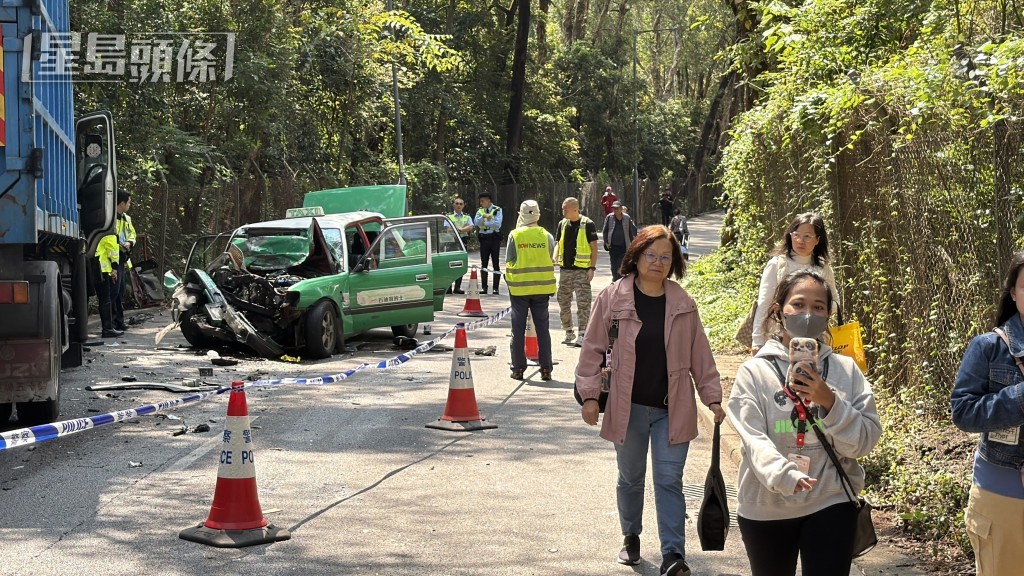 附近居民徒步出入。
