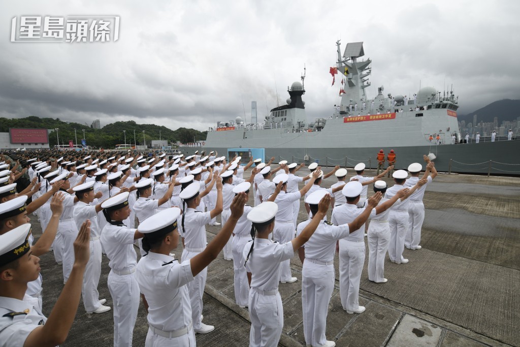 南寧艦和衡陽艦組成的海軍艦艇編隊結束5日來港活動。陳浩元攝 南寧艦和衡陽艦組成的海軍艦艇編隊結束5日來港活動。陳浩元攝