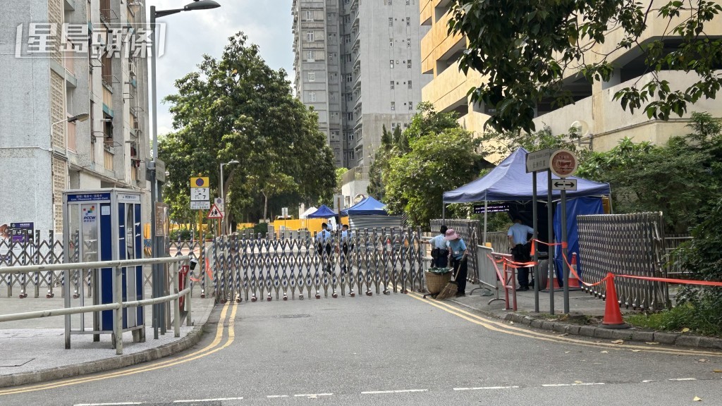 警員繼續駐守。蔡楚輝攝