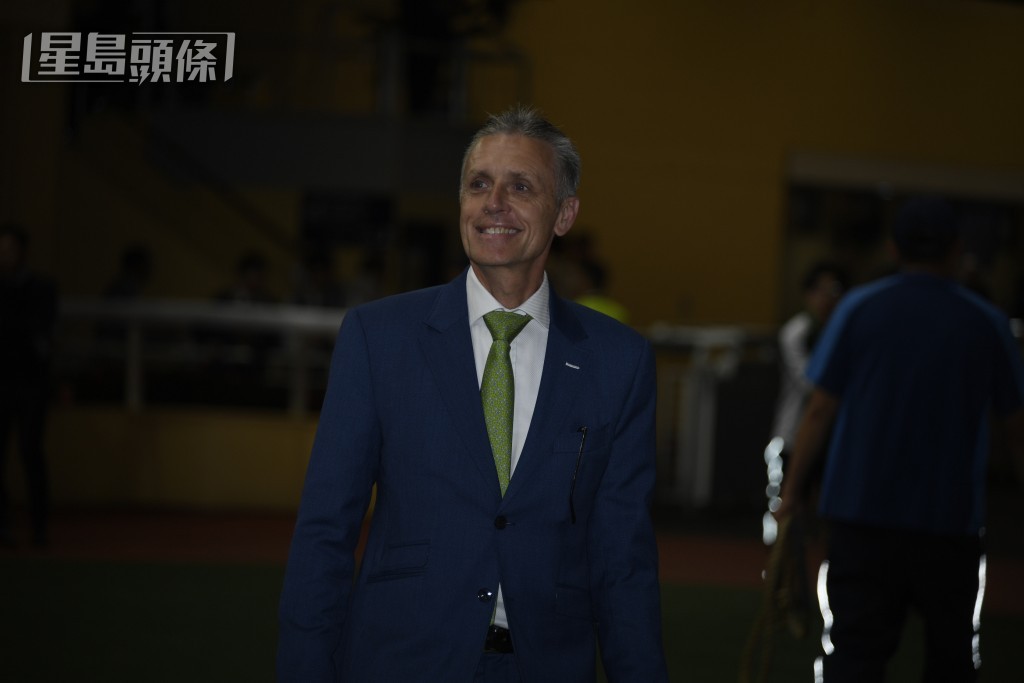 五十六歲的廖康銘，成績穩步上揚。  
