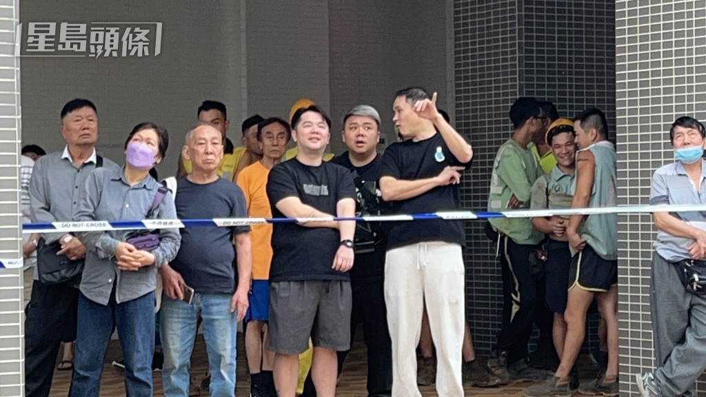 大批街坊围观。蔡楚辉摄 大批街坊围观。蔡楚辉摄
