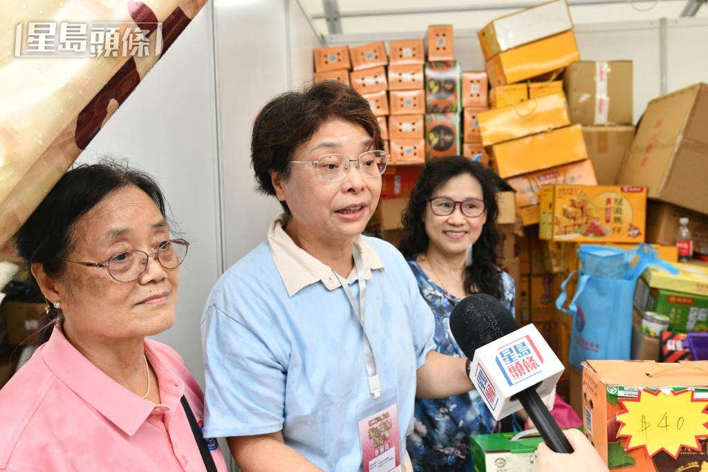 范女士（中）。盧江球攝