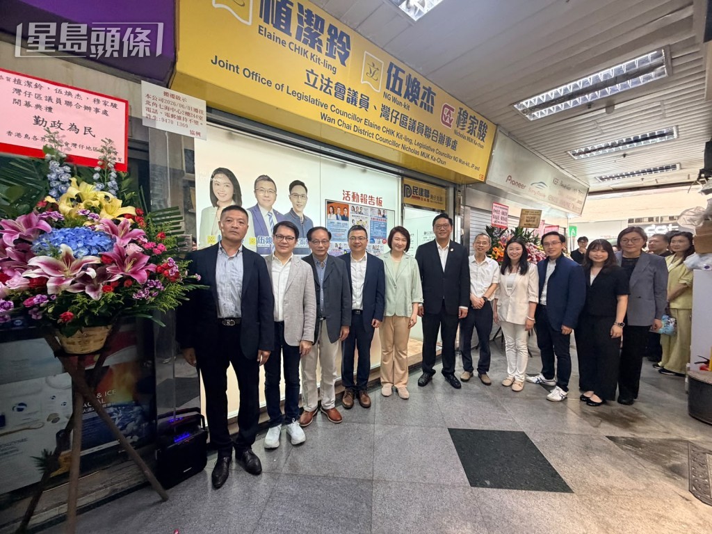 李慧琼表示,每個議員辦事處的開幕都是一份莊嚴的承諾,要更好聯繫市民。 李慧琼表示,每個議員辦事處的開幕都是一份莊嚴的承諾,要更好聯繫市民。