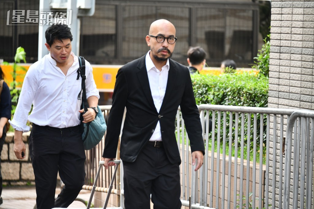 黎智英代表大律師關文渭。盧江球攝
