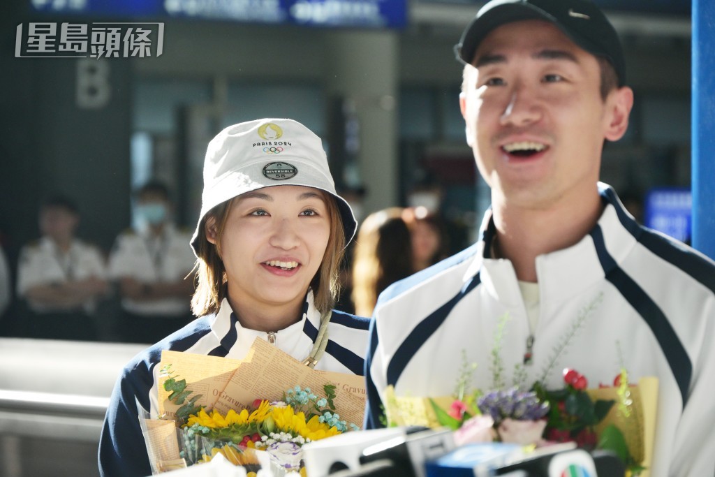 謝影雪 (左) 除了感謝好拍檔鄧俊文 (右) 、身邊團隊及香港市民的支持外,也記得多謝自己。 謝影雪 (左) 除了感謝好拍檔鄧俊文 (右) 、身邊團隊及香港市民的支持外,也記得多謝自己。