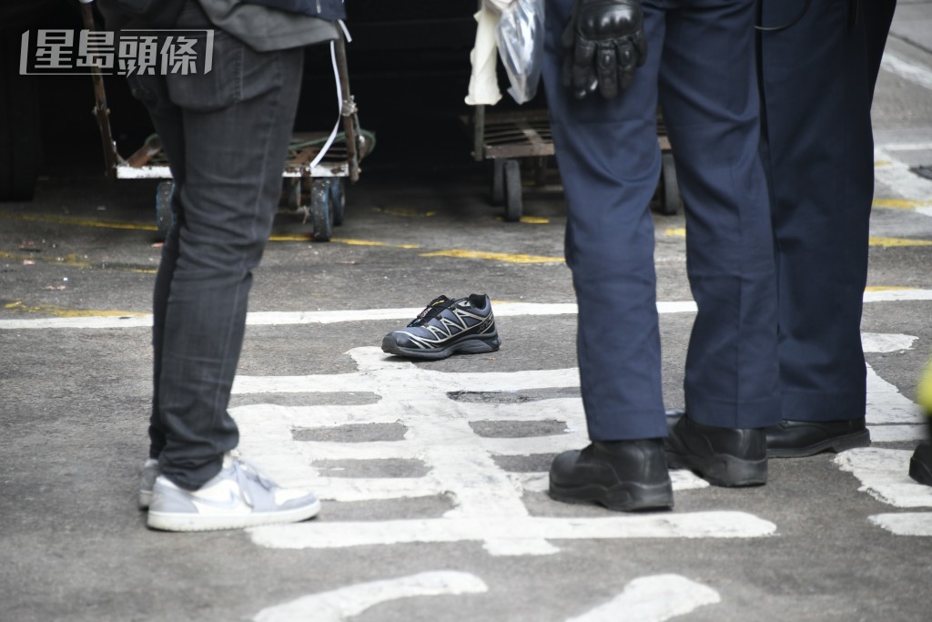 现场遗下一只波鞋。 现场遗下一只波鞋。