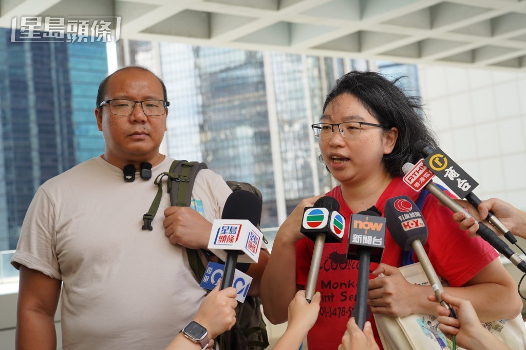 「非常父母」曾偉邦及關佩仙今早到庭聽判。葉偉豪攝 「非常父母」曾偉邦及關佩仙今早到庭聽判。葉偉豪攝