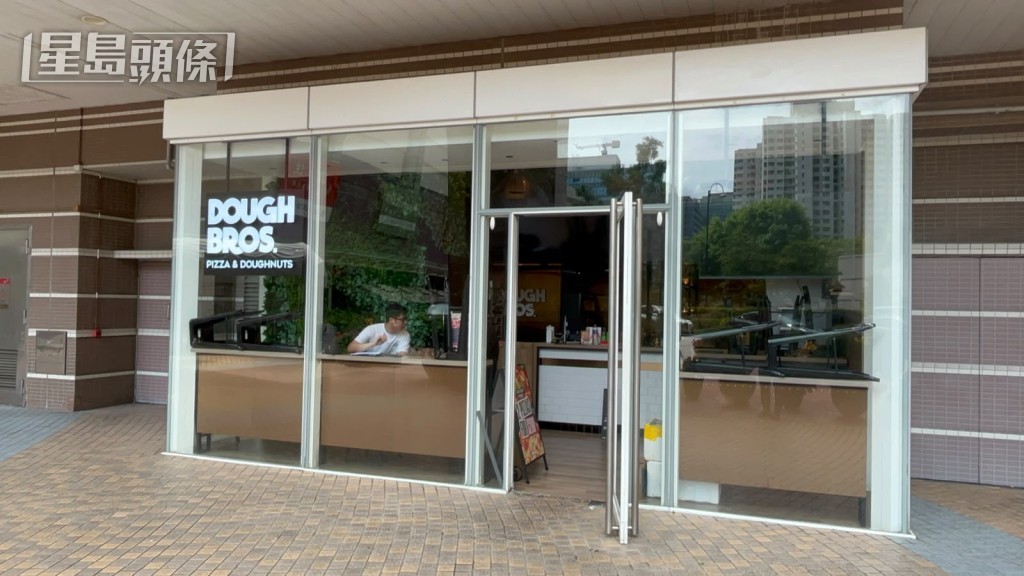 遇竊的Pizza店Dough Bros.。