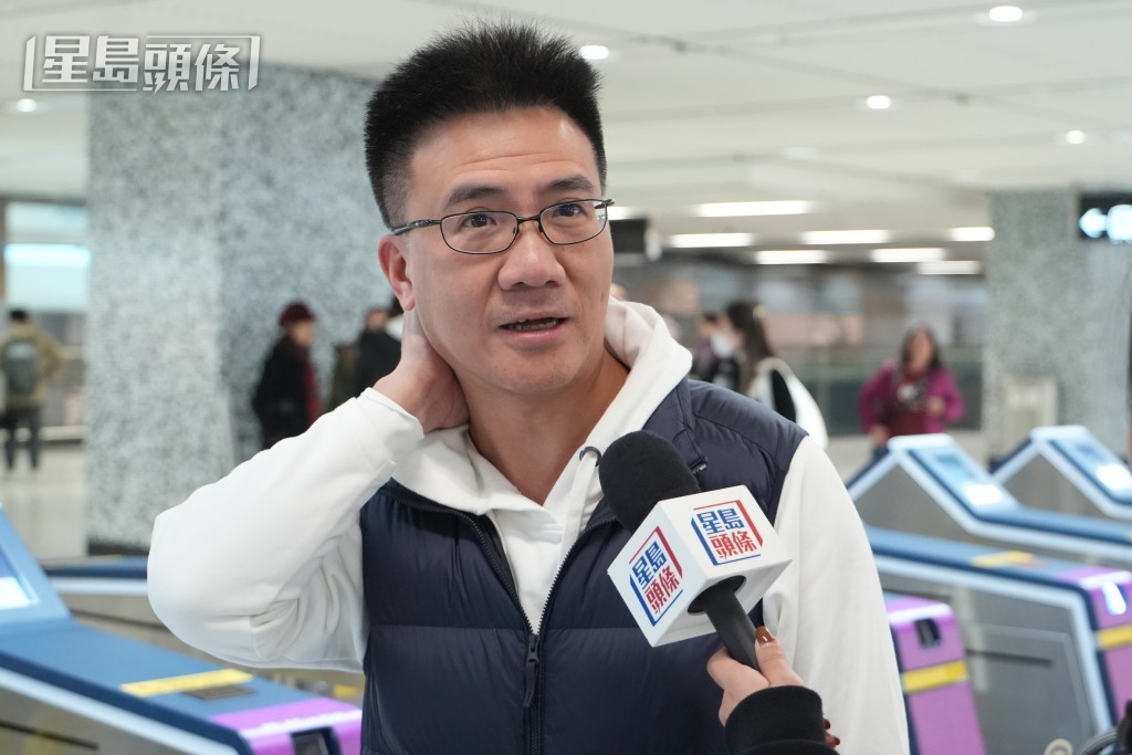 林先生表示,八達通比較簡單,因為「用慣左」。劉駿軒攝 林先生表示,八達通比較簡單,因為「用慣左」。劉駿軒攝